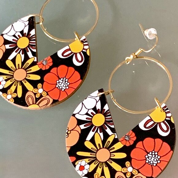 Wooden Mod Daisy Retro Gold Orange Brown Vintage Flower Floral Dangle Earrings - Picture 3 of 4